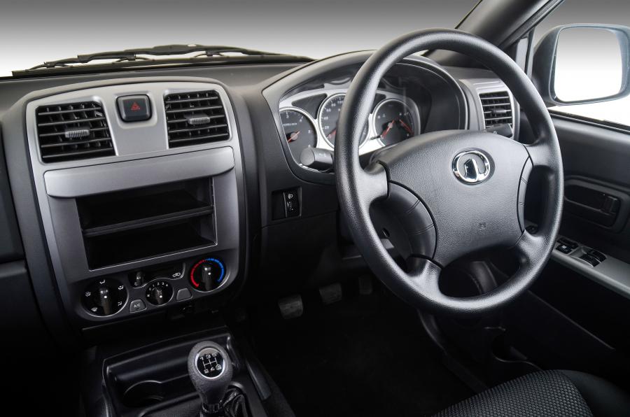 Интерьер GWM Steed 5 Double Cab 2018 года  (фото 19 из 36)